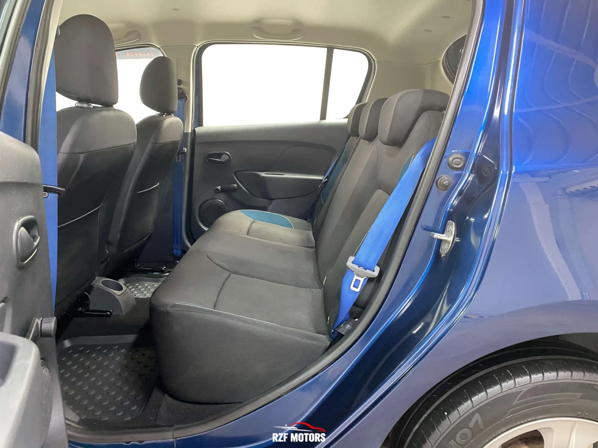 Vue 15 — Véhicule d’occasion Dacia Sandero Celebration 2015