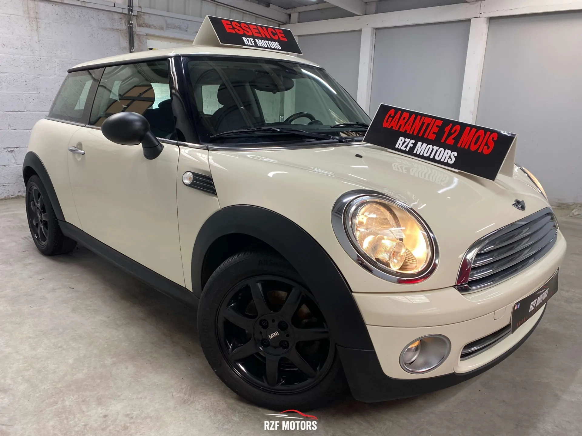 Vue 3 — Véhicule d’occasion Mini One Carnaby 2010
