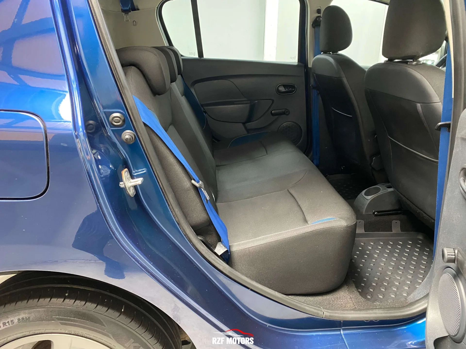 Vue 14 — Véhicule d’occasion Dacia Sandero Celebration 2015