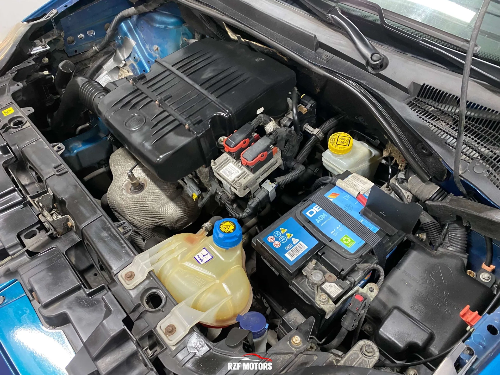 Vue 18 — Véhicule d’occasion Fiat Punto Sport 2012