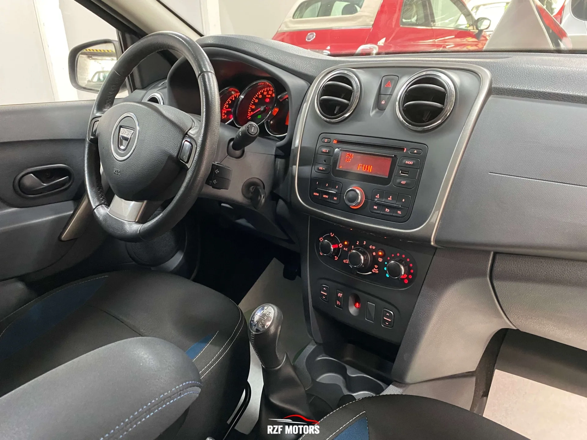 Vue 11 — Véhicule d’occasion Dacia Sandero Celebration 2015