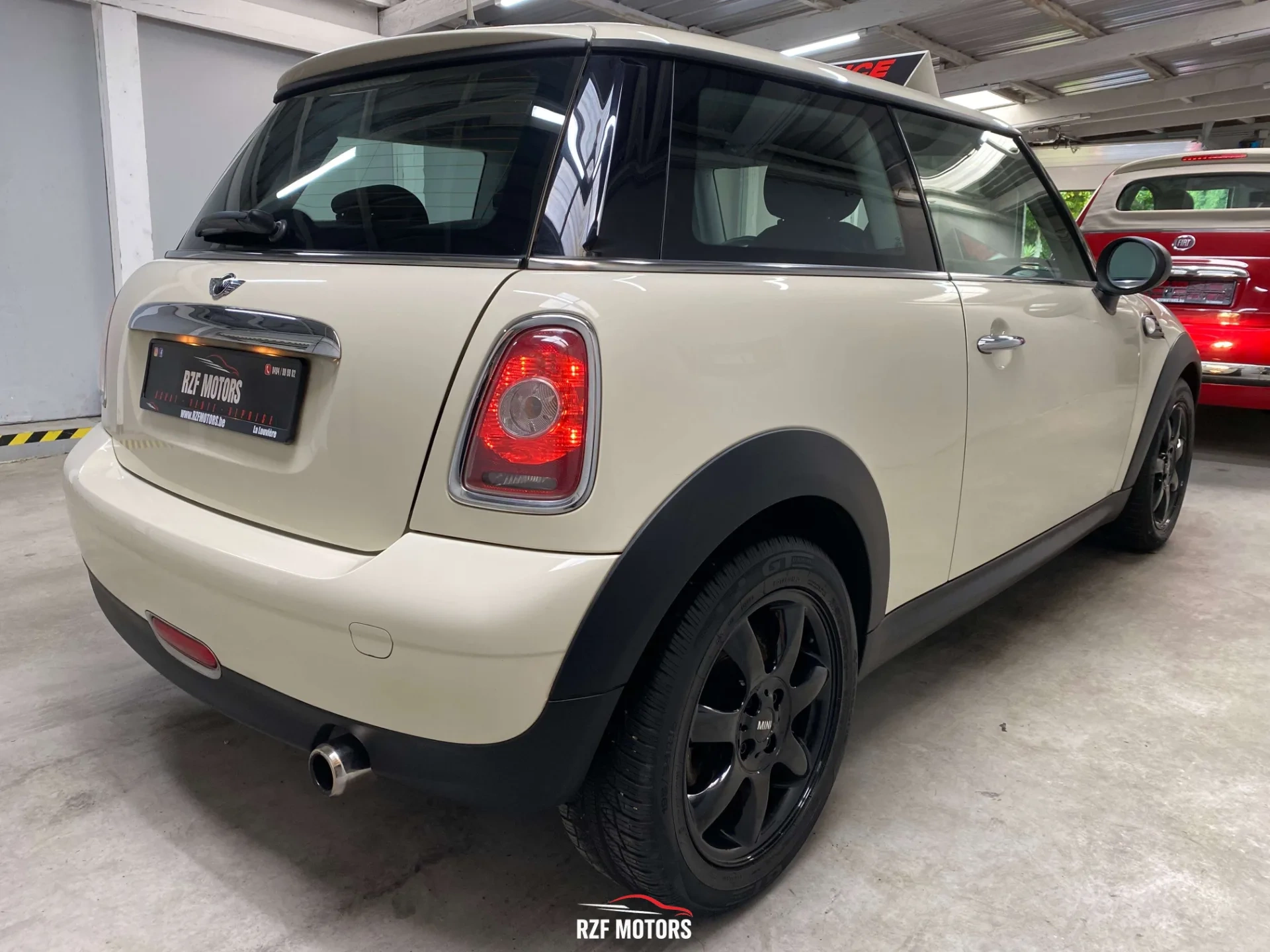 Vue 4 — Véhicule d’occasion Mini One Carnaby 2010