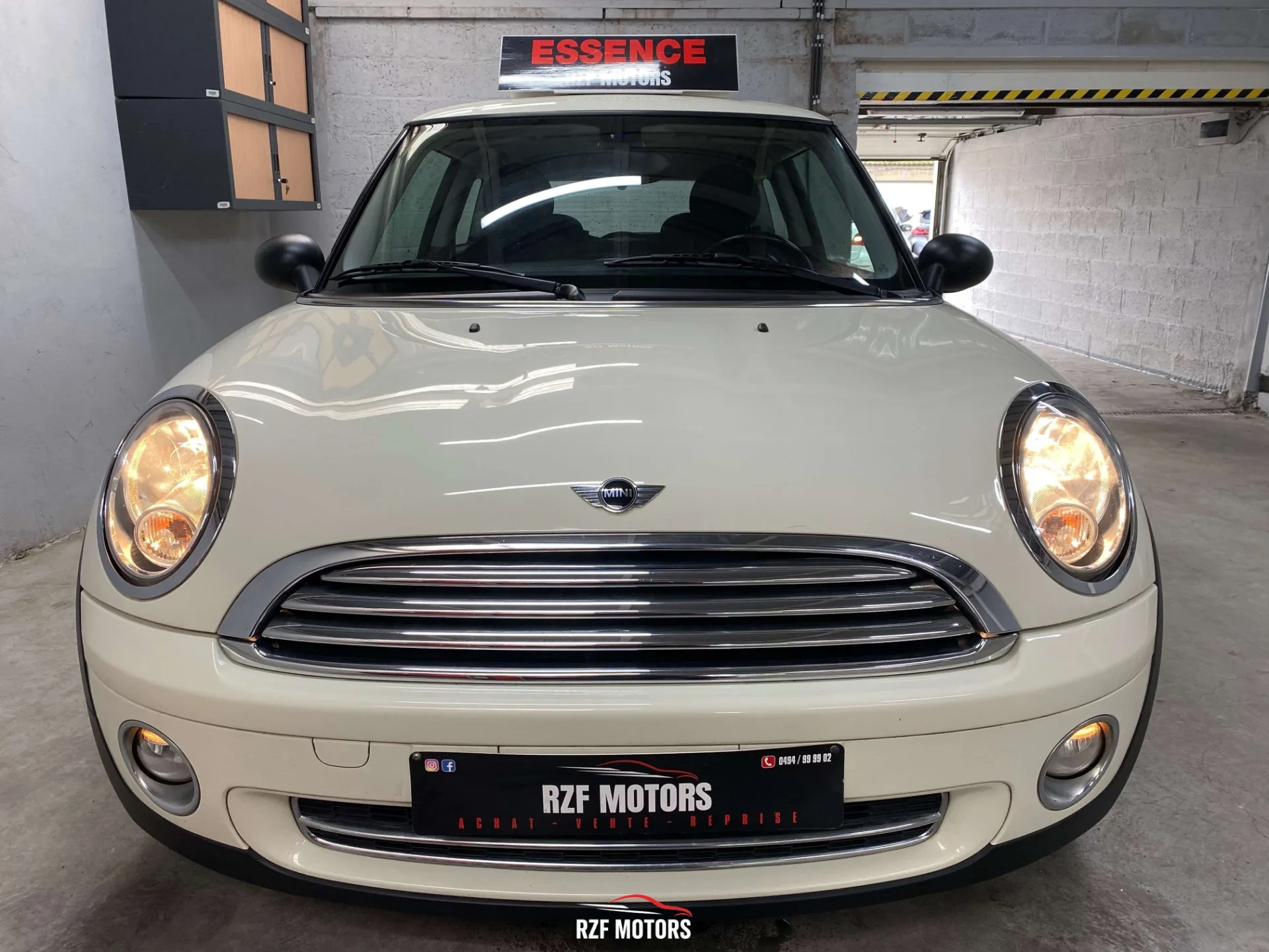Vue 2 — Véhicule d’occasion Mini One Carnaby 2010